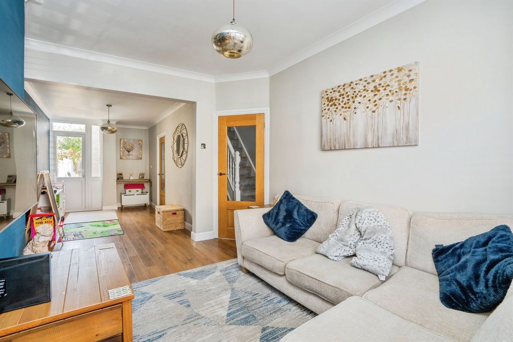 Property photo 3 of 17