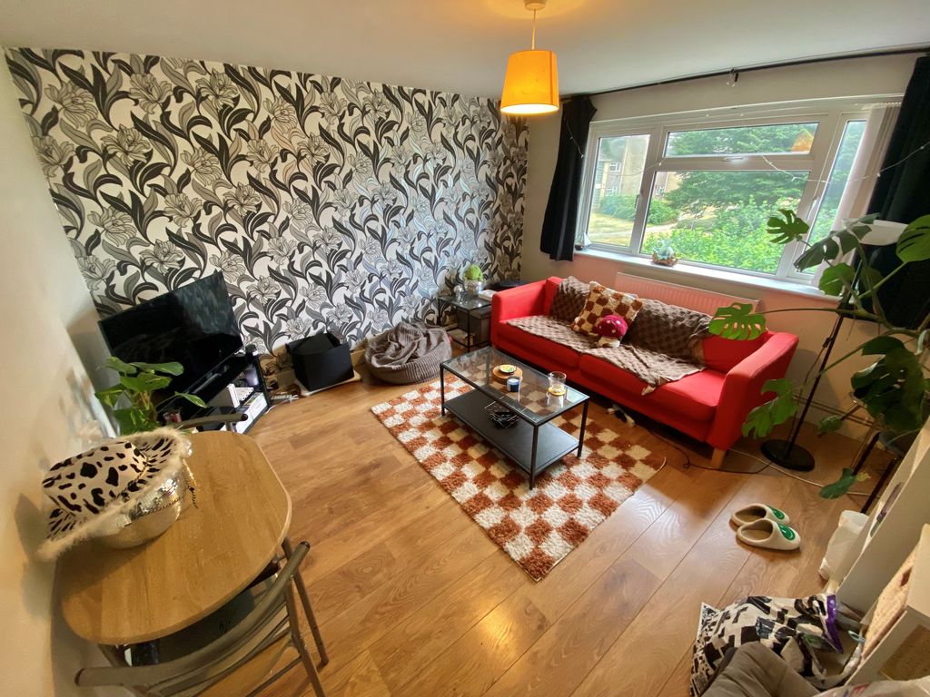 Property photo 2 of 7 Living Room