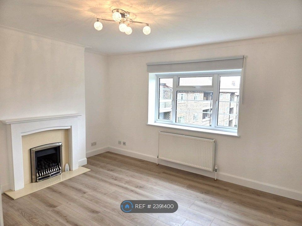 Property photo 1 of 18 Lounge