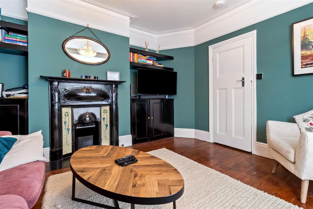 Property photo 3 of 21 Ethelwulf Road, 10-003.Jpg