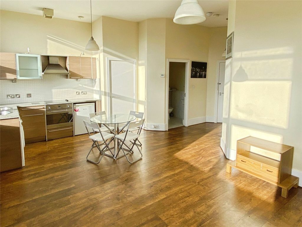 Property photo 2 of 7 Picture No. 28