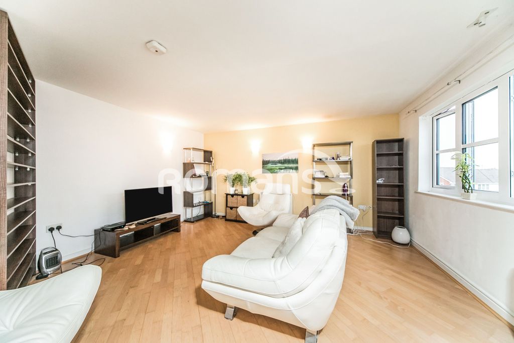 Property photo 2 of 9 Lounge1