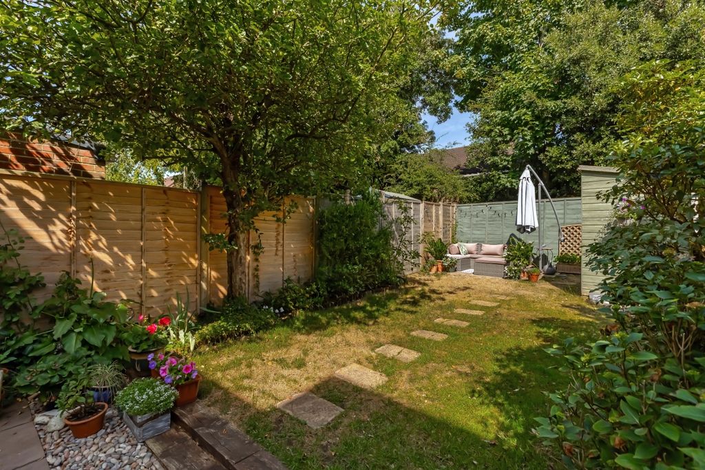 Property photo 2 of 20 High St_16