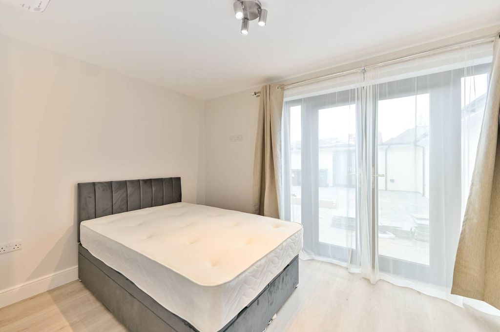 Property photo 2 of 5