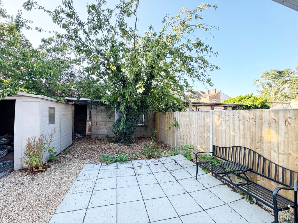 Property photo 3 of 6