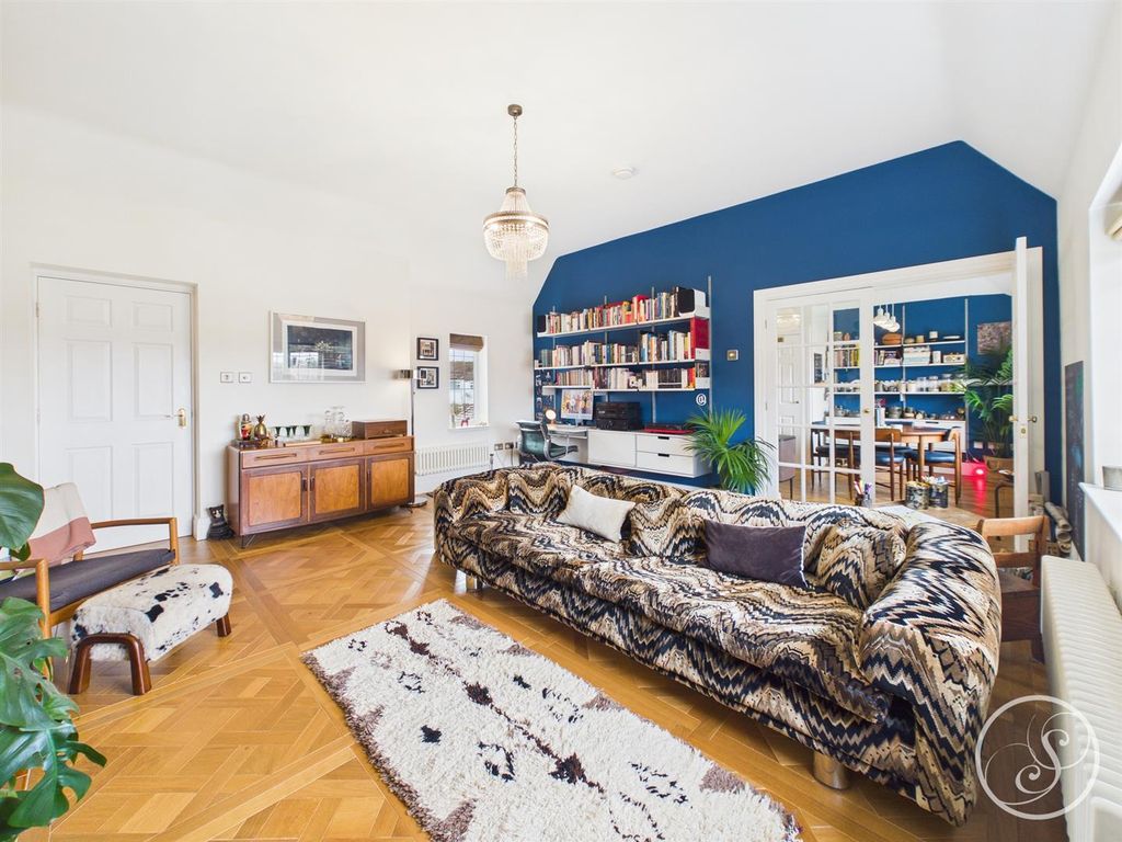 Property photo 3 of 23 Living Room