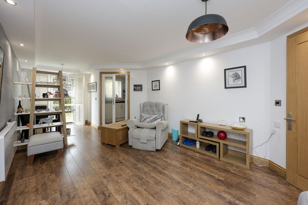 Property photo 2 of 27