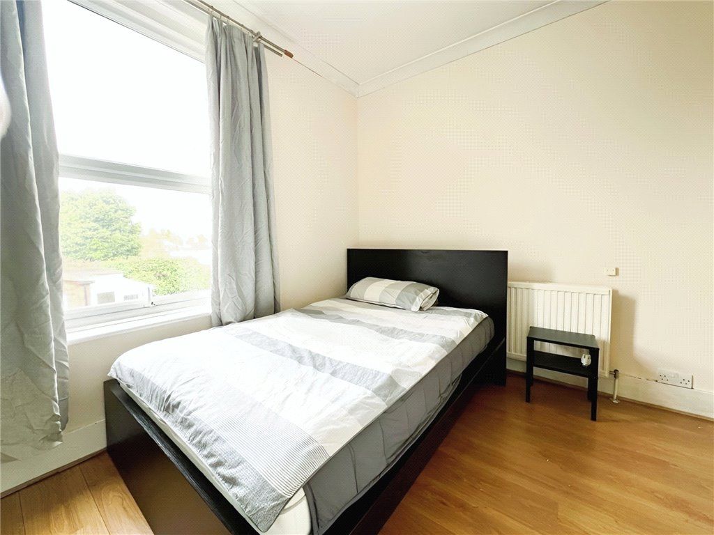 Property photo 3 of 6 Bedroom