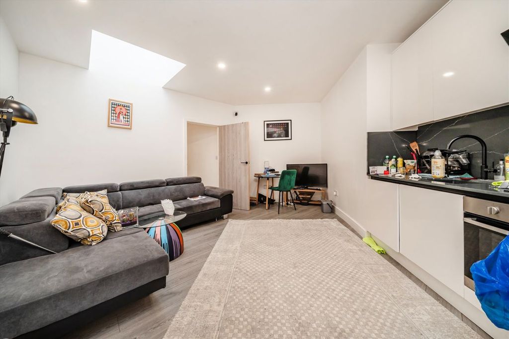 Property photo 1 of 2