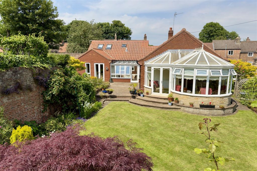 Property photo 1 of 32