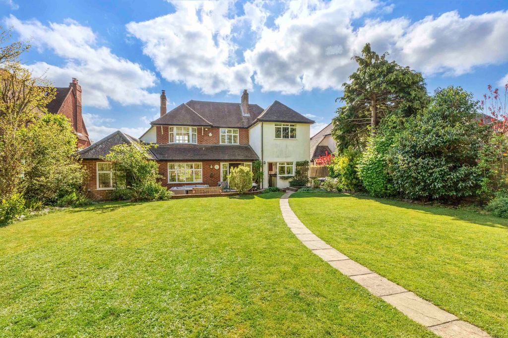 Additional image 24 of 4 bed detached house for saleAmersham Hill Drive, High Wycombe HP13