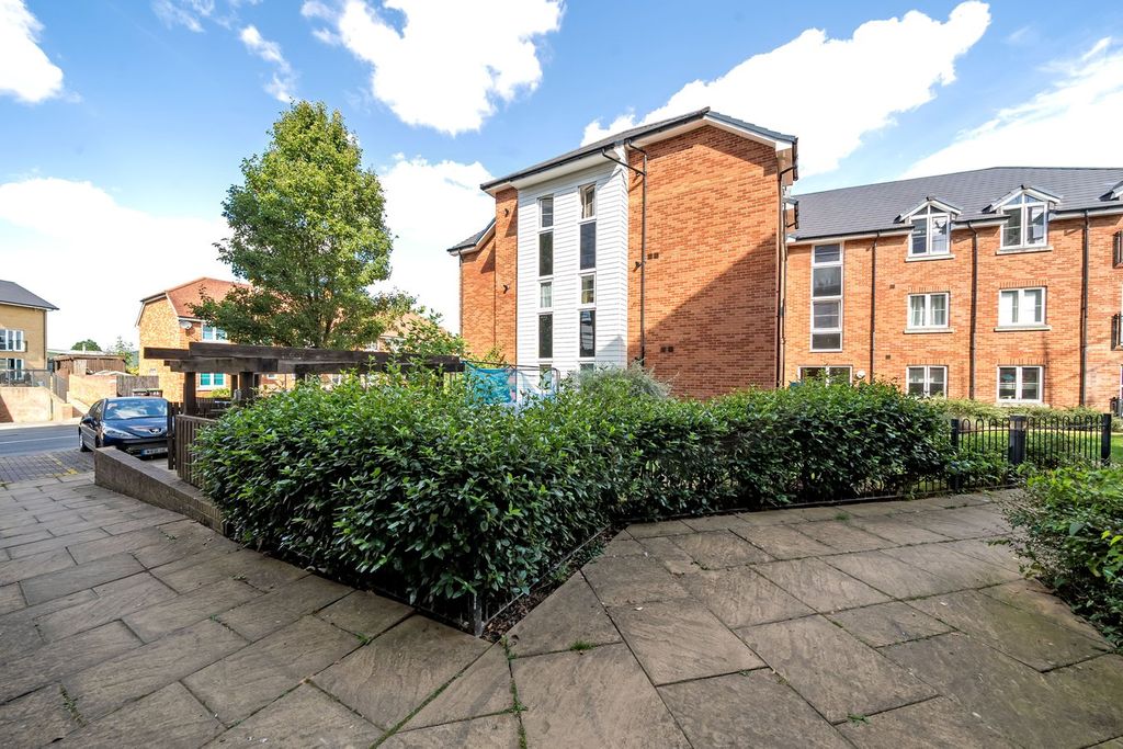 Property photo 1 of 9