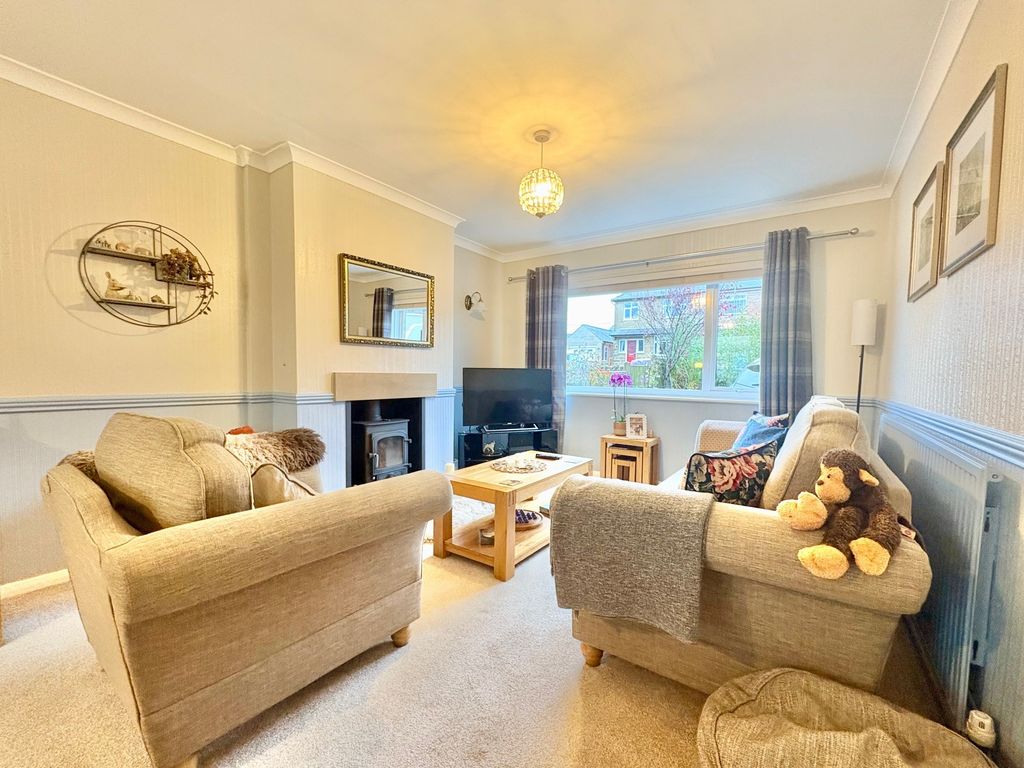 Property photo 2 of 28