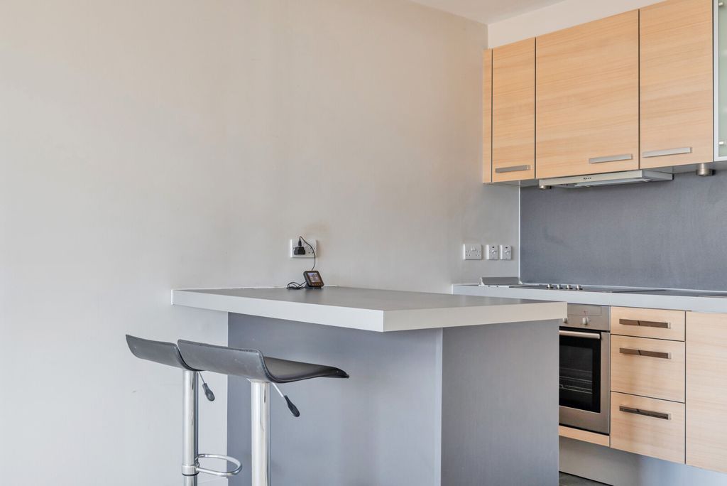 Property photo 3 of 11 1502340-10-6A747A...