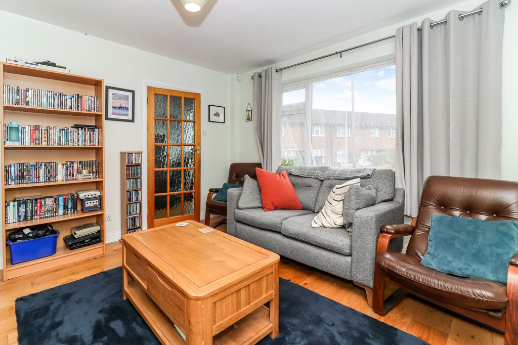 Property photo 2 of 20