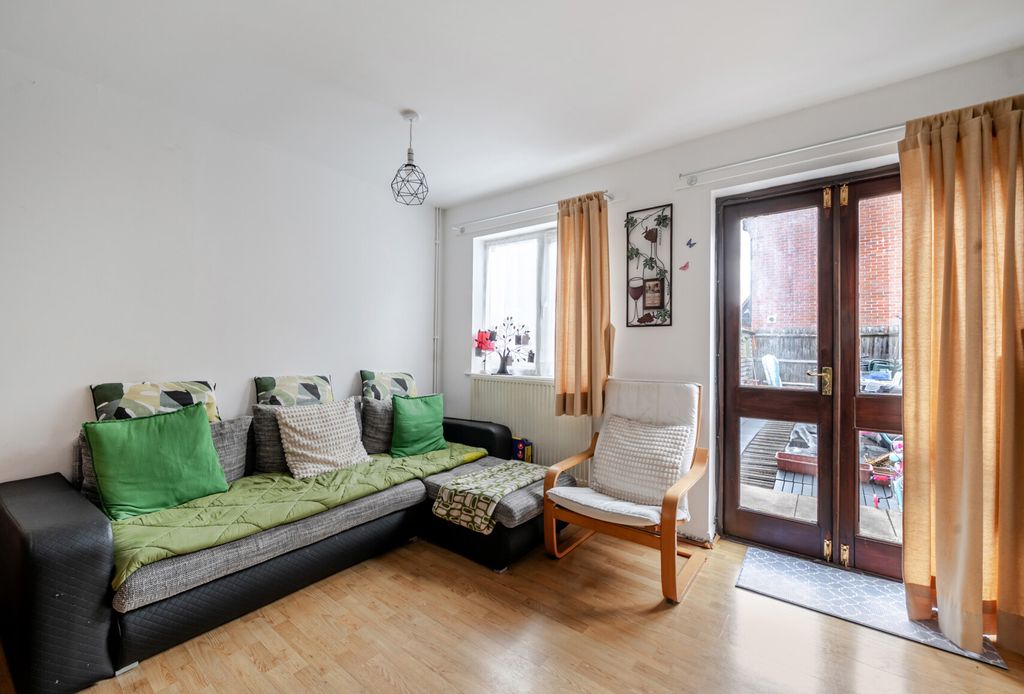Property photo 2 of 22 1515396-6-6Aa3d11...