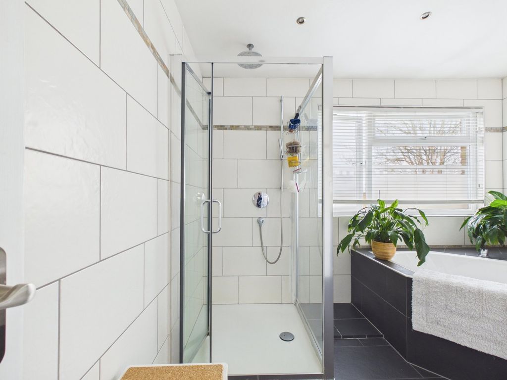 Property photo 3 of 21 Shower