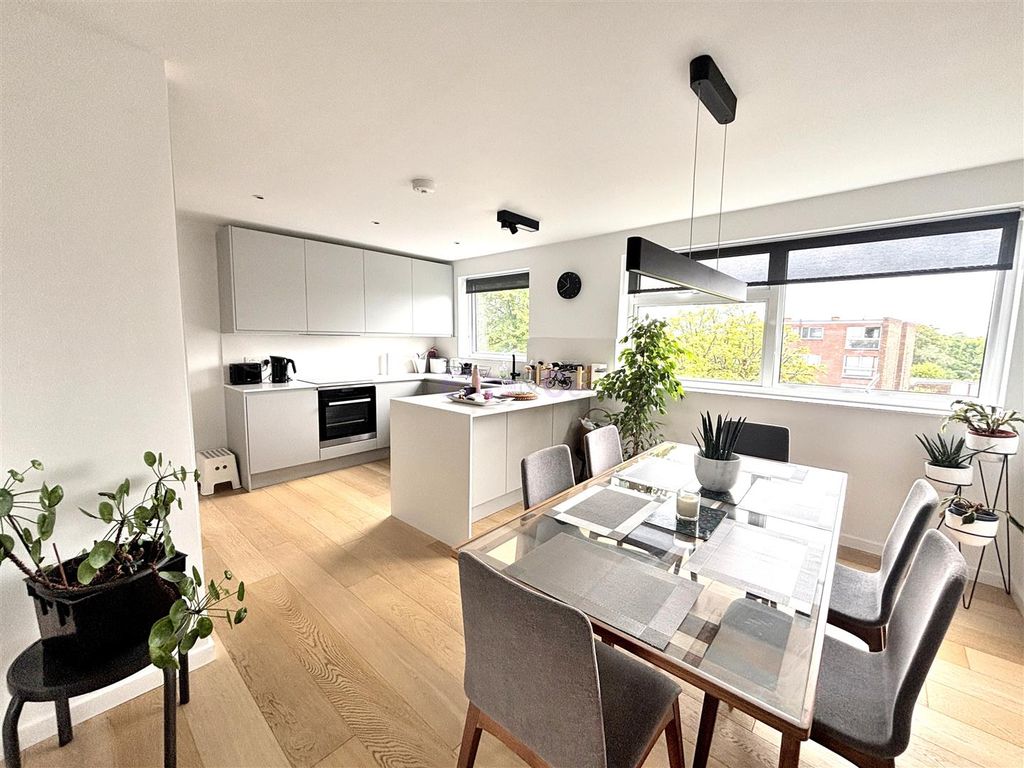 Property photo 2 of 17 Kitchen Diner