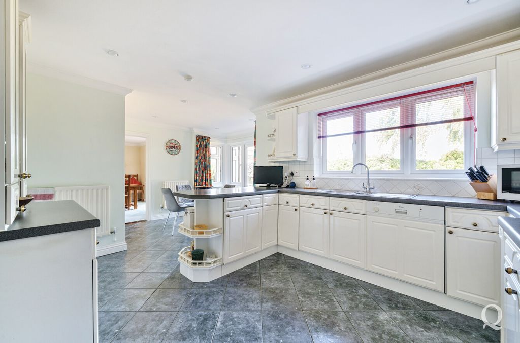 Property photo 3 of 30 De2F955d-527A-461...