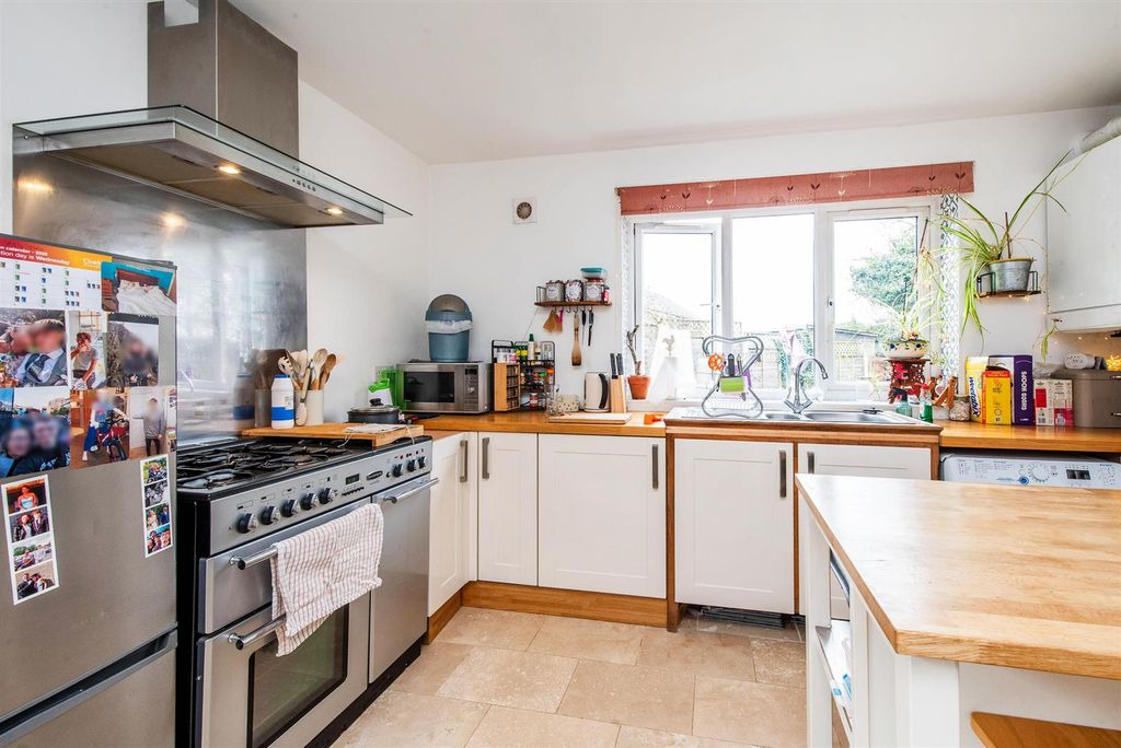 Property photo 2 of 16 Kitchen