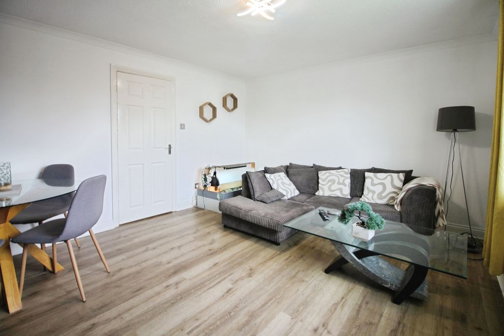 Property photo 3 of 11 Living Room