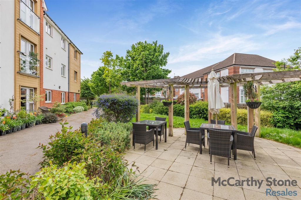 Property photo 3 of 25 8647189-Exterior04.Jpg