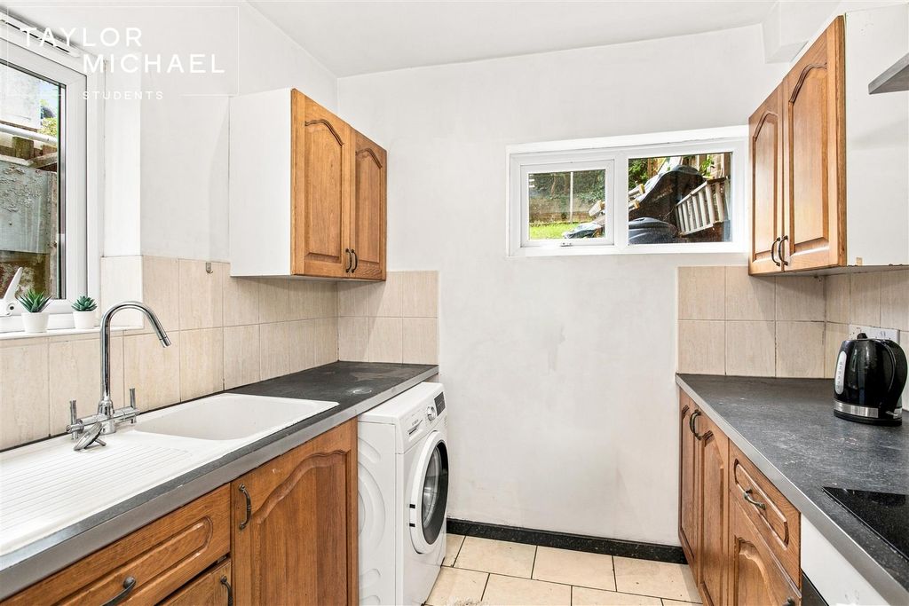 Property photo 2 of 20 Kitchen