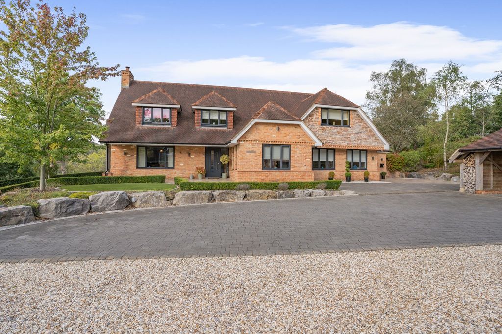 Property photo 1 of 32