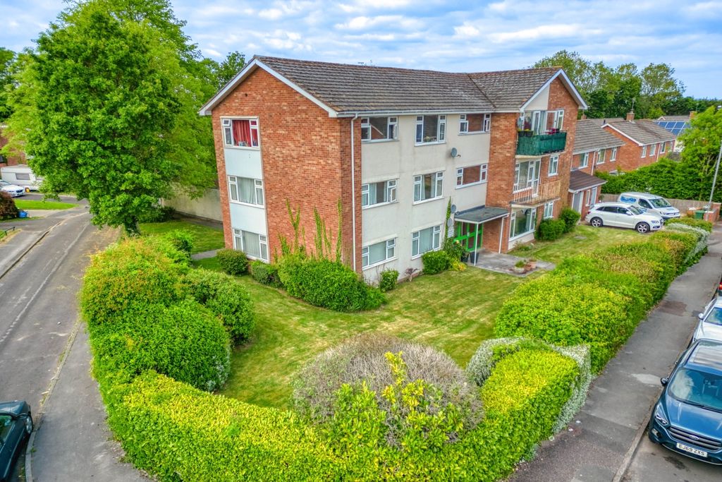 Property photo 1 of 11 Ewemove Taunton - Deane Drive (3)