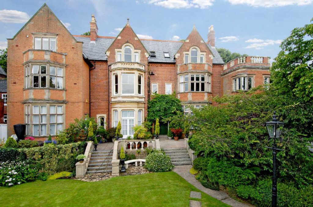 Property photo 1 of 22