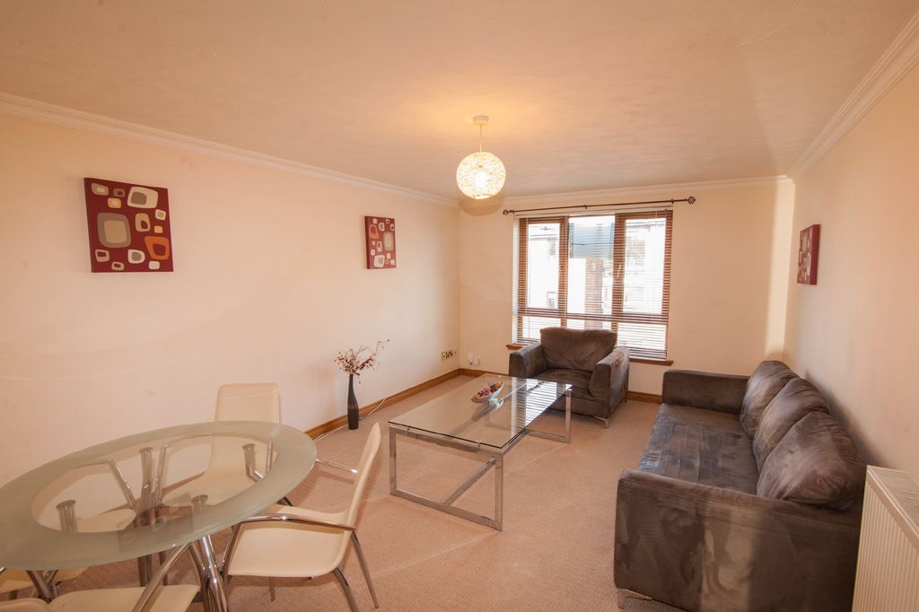 Property photo 2 of 6 Lounge