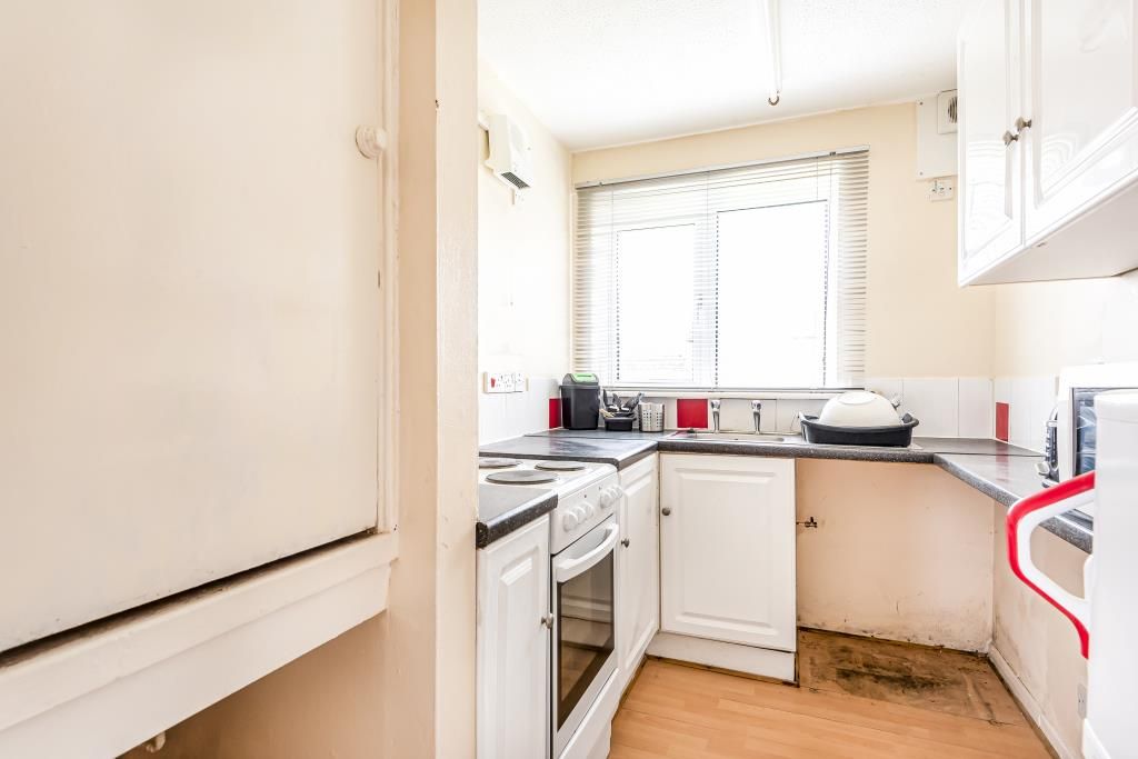 Property photo 3 of 10 Kitchen