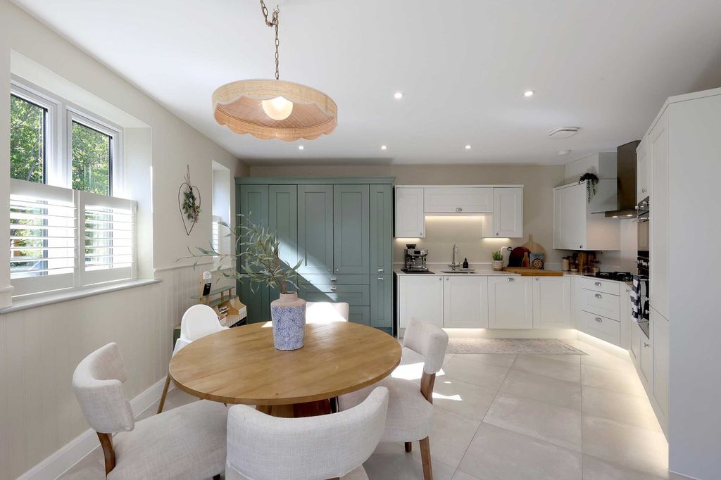 Property photo 2 of 16 Picture No. 11