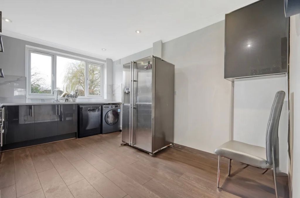 Property photo 3 of 18 Img_5574