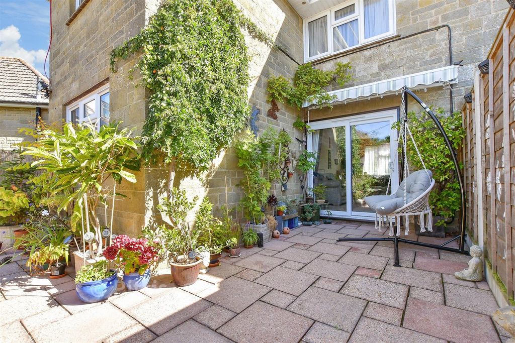 Property photo 1 of 10 Patio / Decking