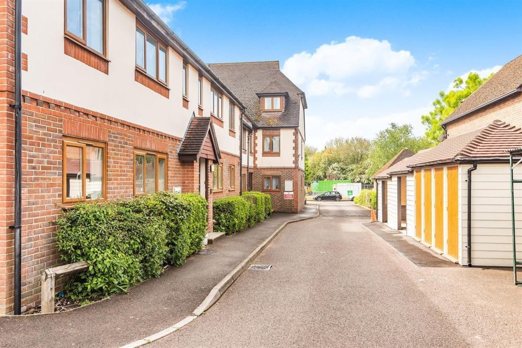 Property photo 1 of 6 (Main)