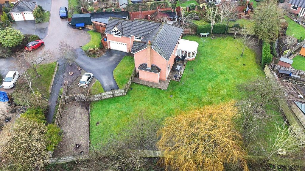 Property photo 3 of 22 Gardens