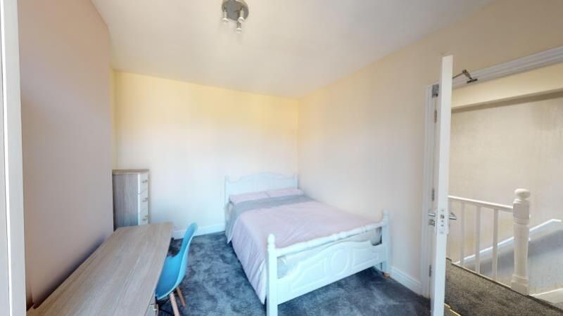 Property photo 1 of 6 Bright And Tidy Double Bedroom Featuring A Comfort...
