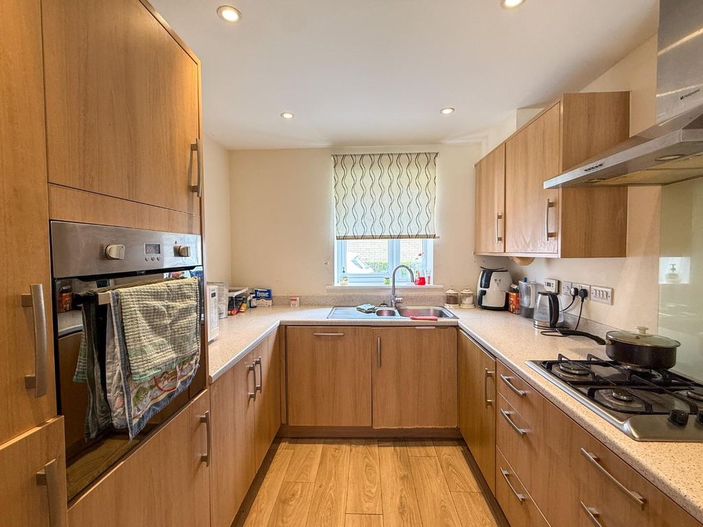 Property photo 2 of 12 Kitchen