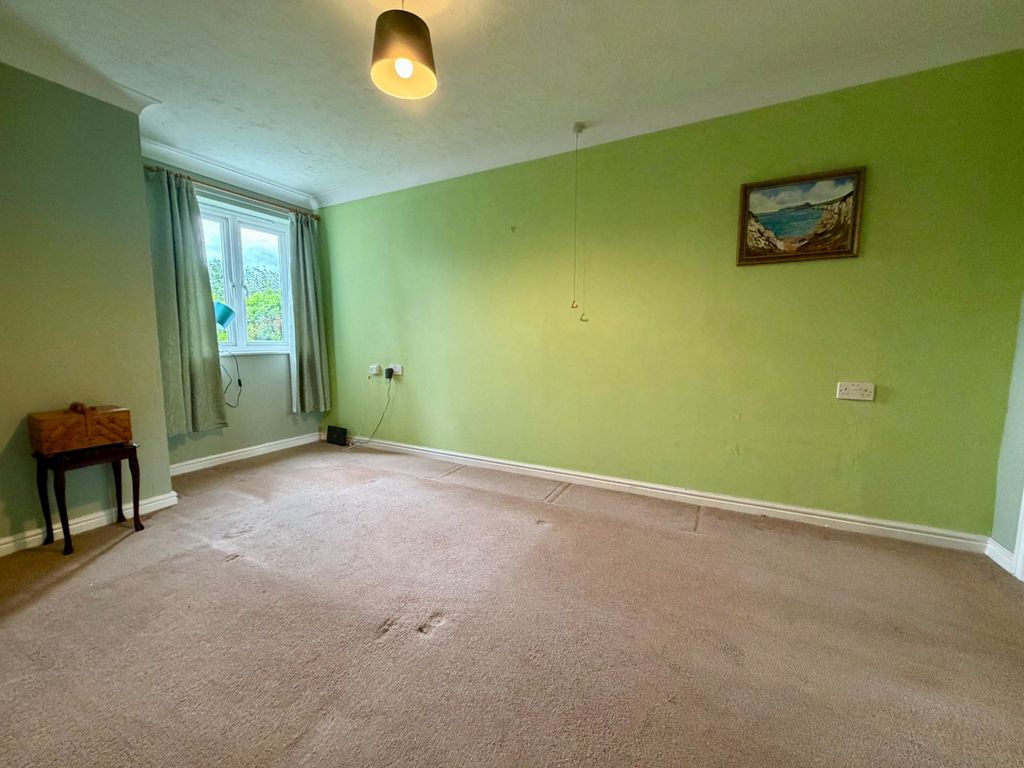 Property photo 2 of 8 Bedroom