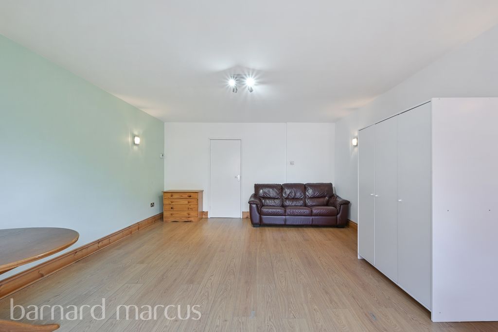 Property photo 3 of 8 Image