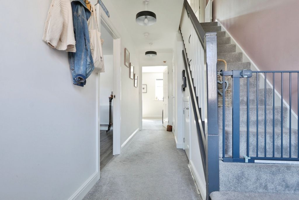 Property photo 2 of 20 4246434