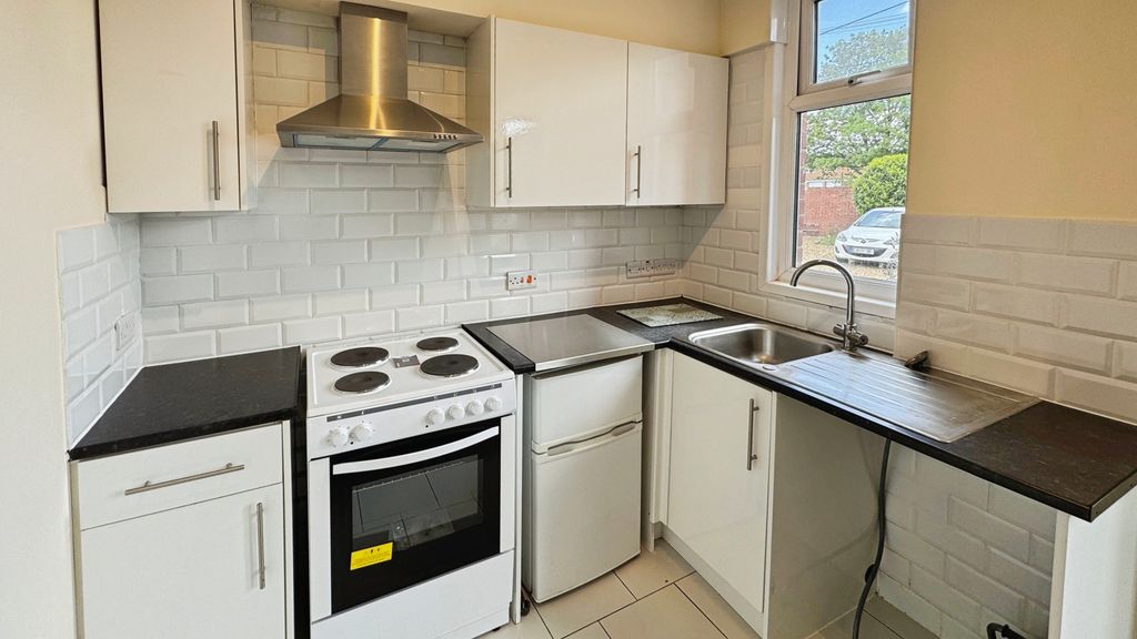Property photo 3 of 7 Kitchen