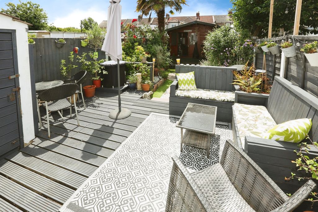 Property photo 2 of 17