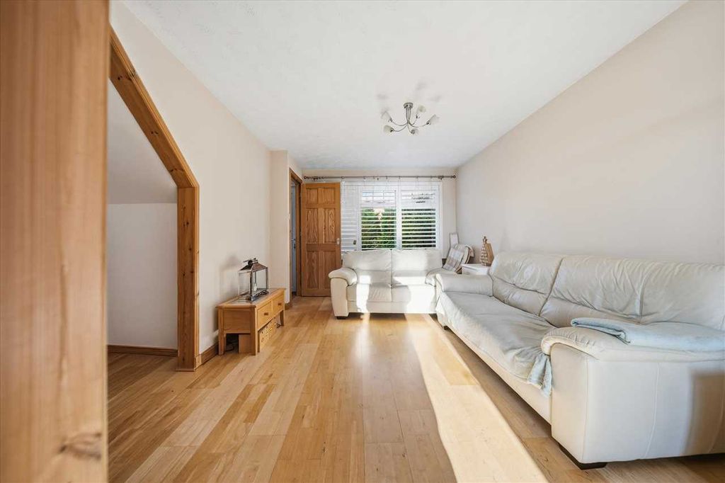 Property photo 2 of 13 Lounge