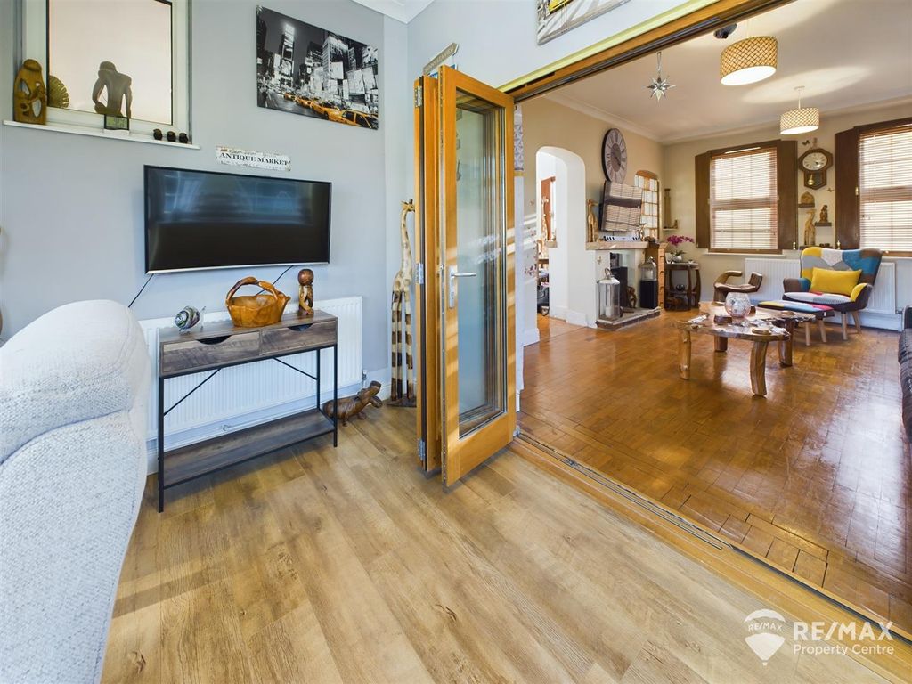 Property photo 3 of 34 Cam02842G0-Pr0112-Still039.Jpg