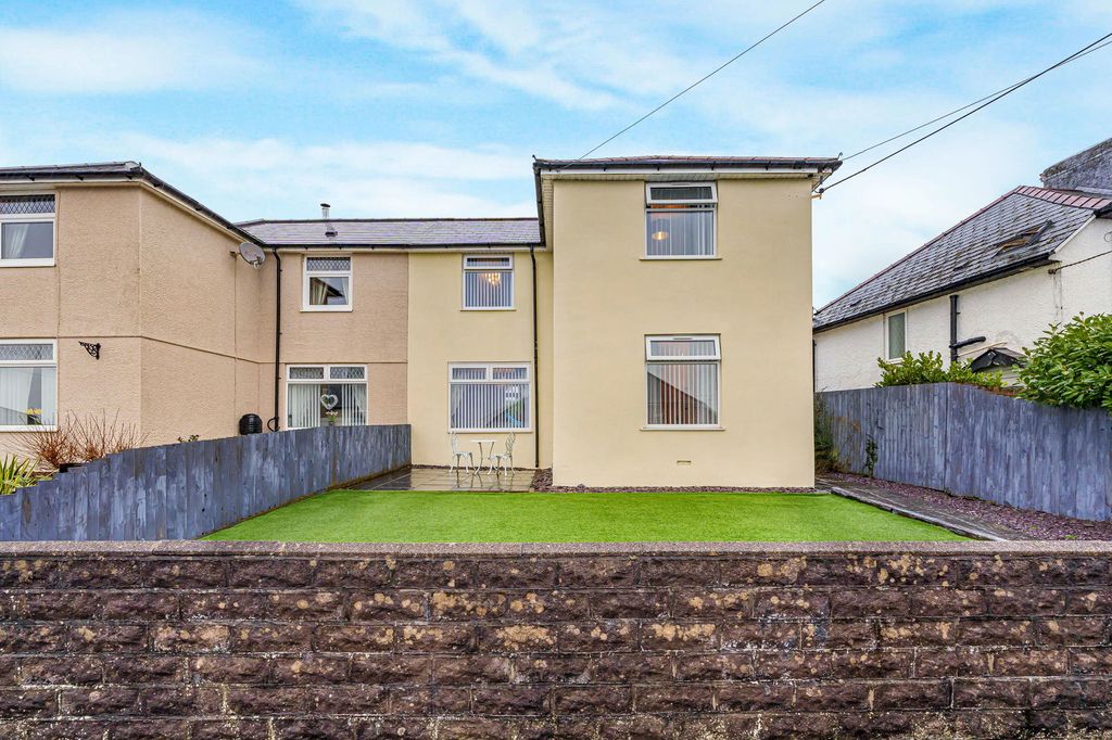 Property photo 2 of 32