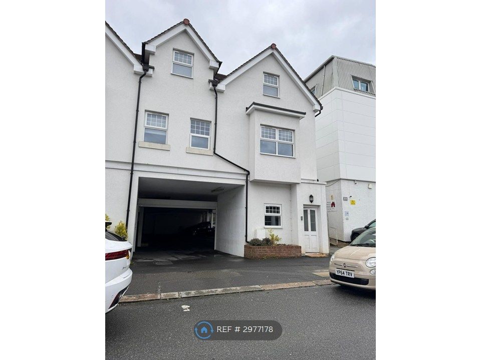 Property photo 1 of 6 69 Lower Road Kenley