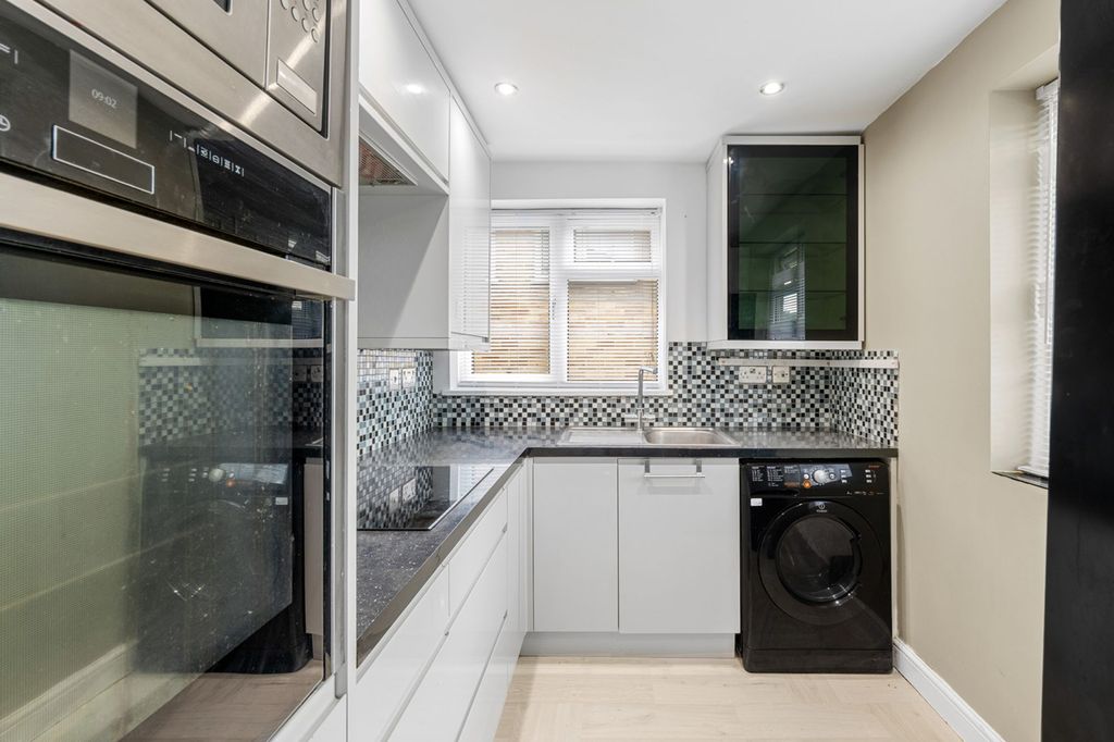 Property photo 2 of 17 Kitchen