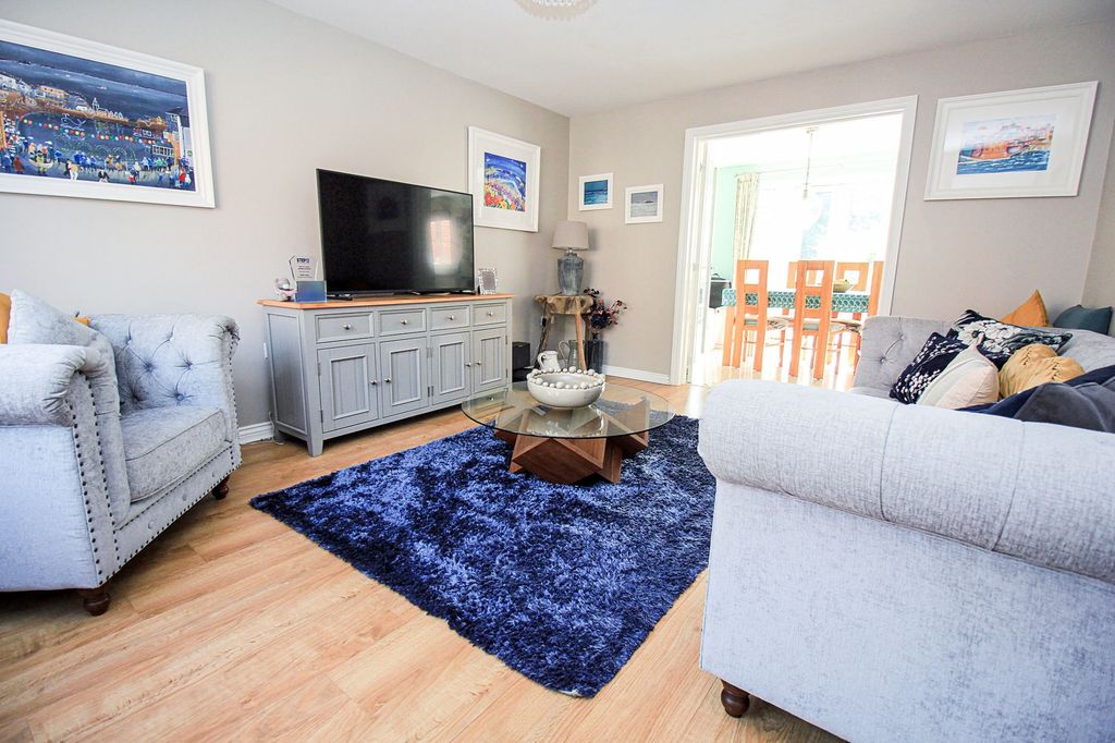Property photo 2 of 21